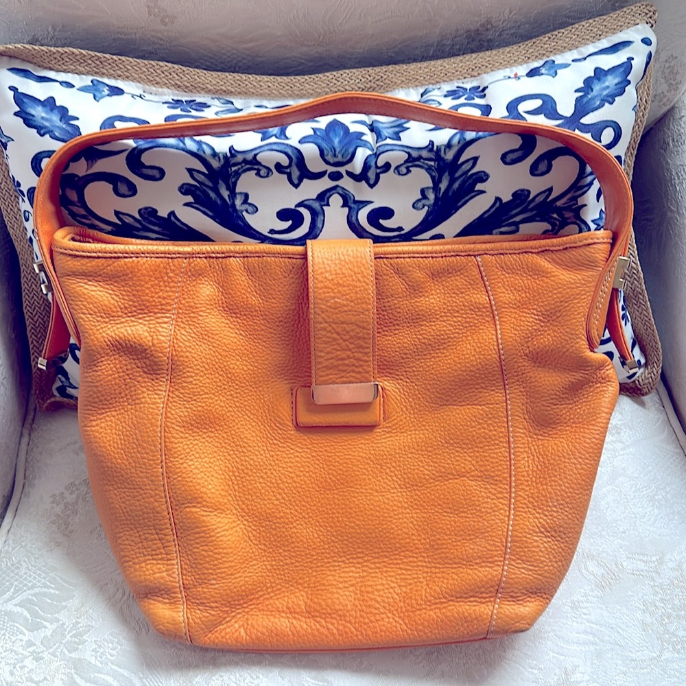 LIZ CLAIBORNE NEW YORK ORANGE PEBBLEDE GENUINE LEATHERLARGE SHOULDER HOBO BAG